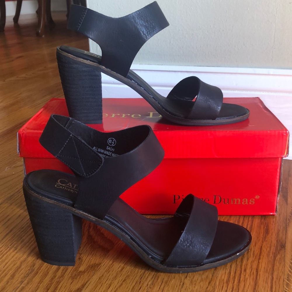 Black sandals with block heel